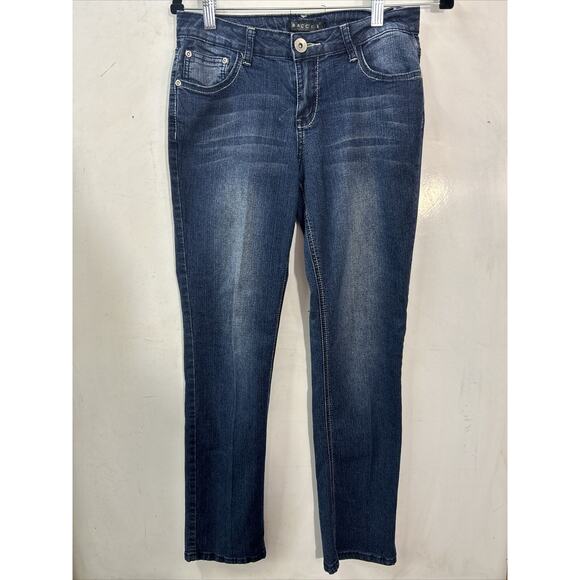 Embroidered Jeweled Baccini Jeans Hippie Jeans Women’s Size 4P Button Flap Studs - Picture 1 of 14